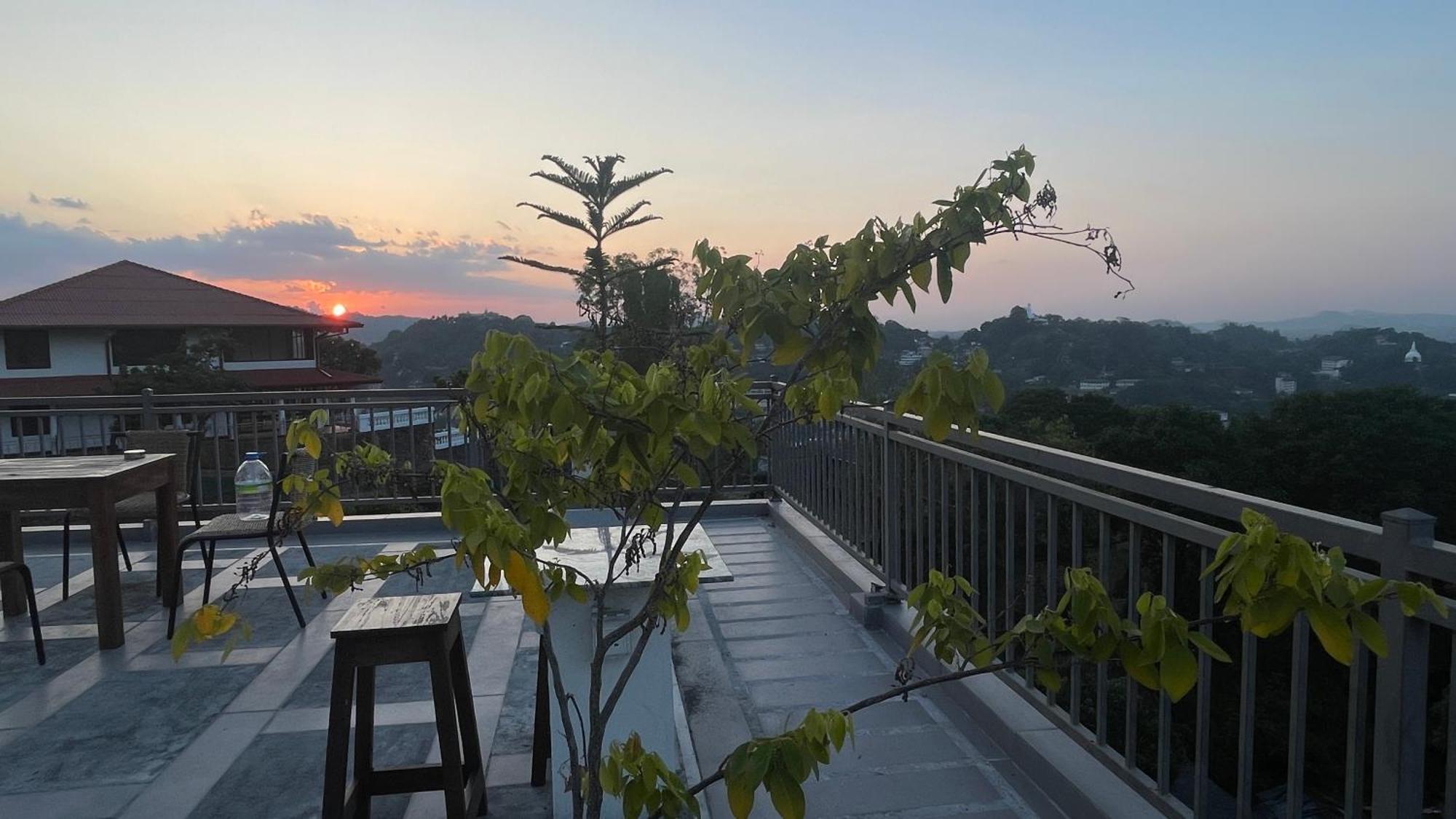Sun Dove Suite Kandy Kültér fotó